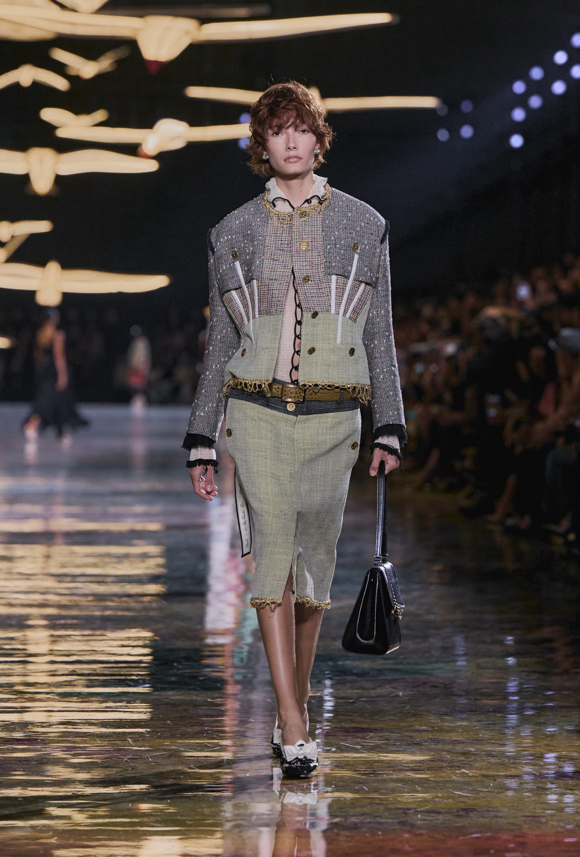 Hinh anh Blazy gọi quá trình này là “Chanel-ized”. 2