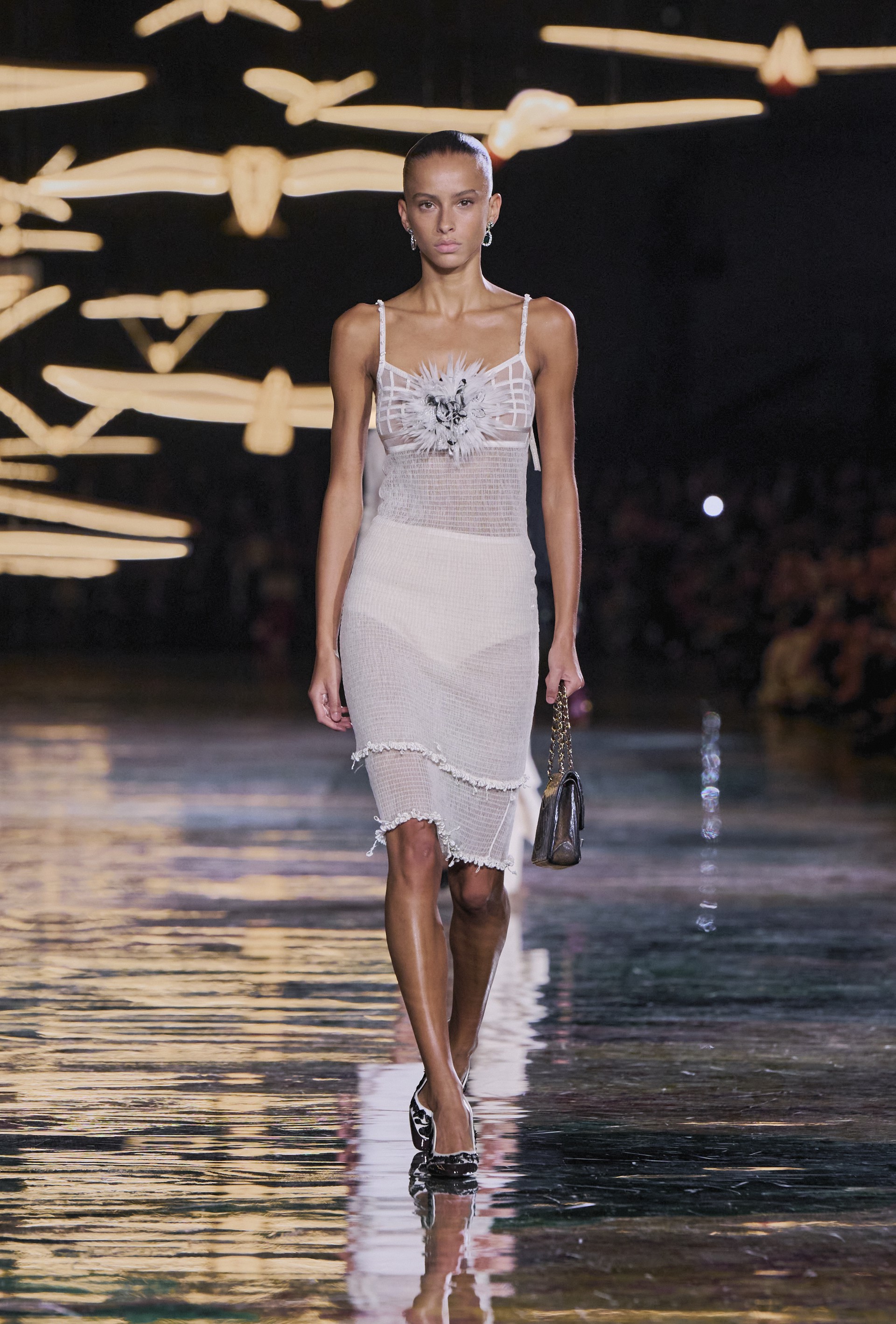 Hinh anh CHANEL Spring/Summer 2027: Di sản sống, ký ức vật chất và sự nhẹ tênh như cánh chim 7