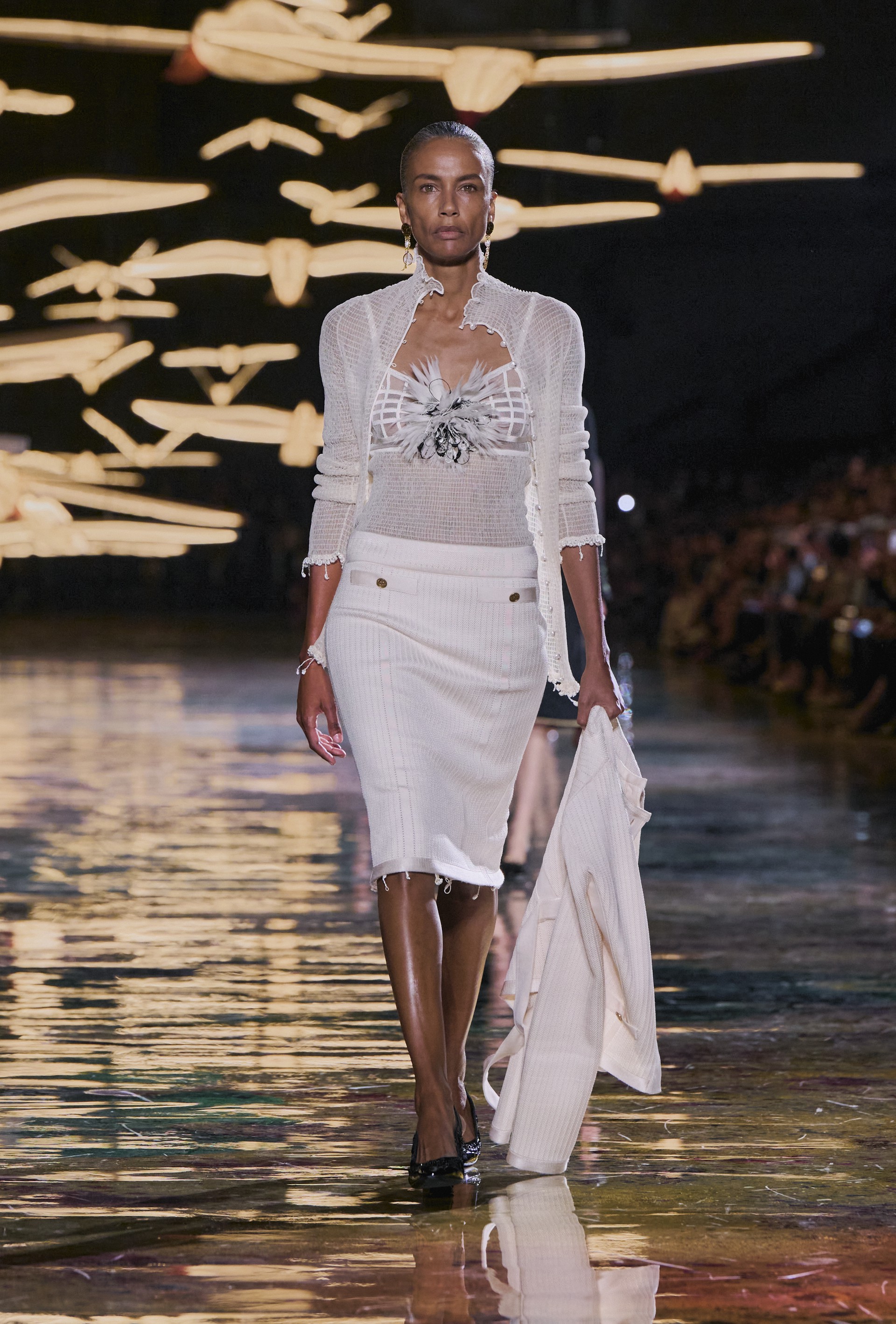 Hinh anh CHANEL Spring/Summer 2027: Di sản sống, ký ức vật chất và sự nhẹ tênh như cánh chim 8