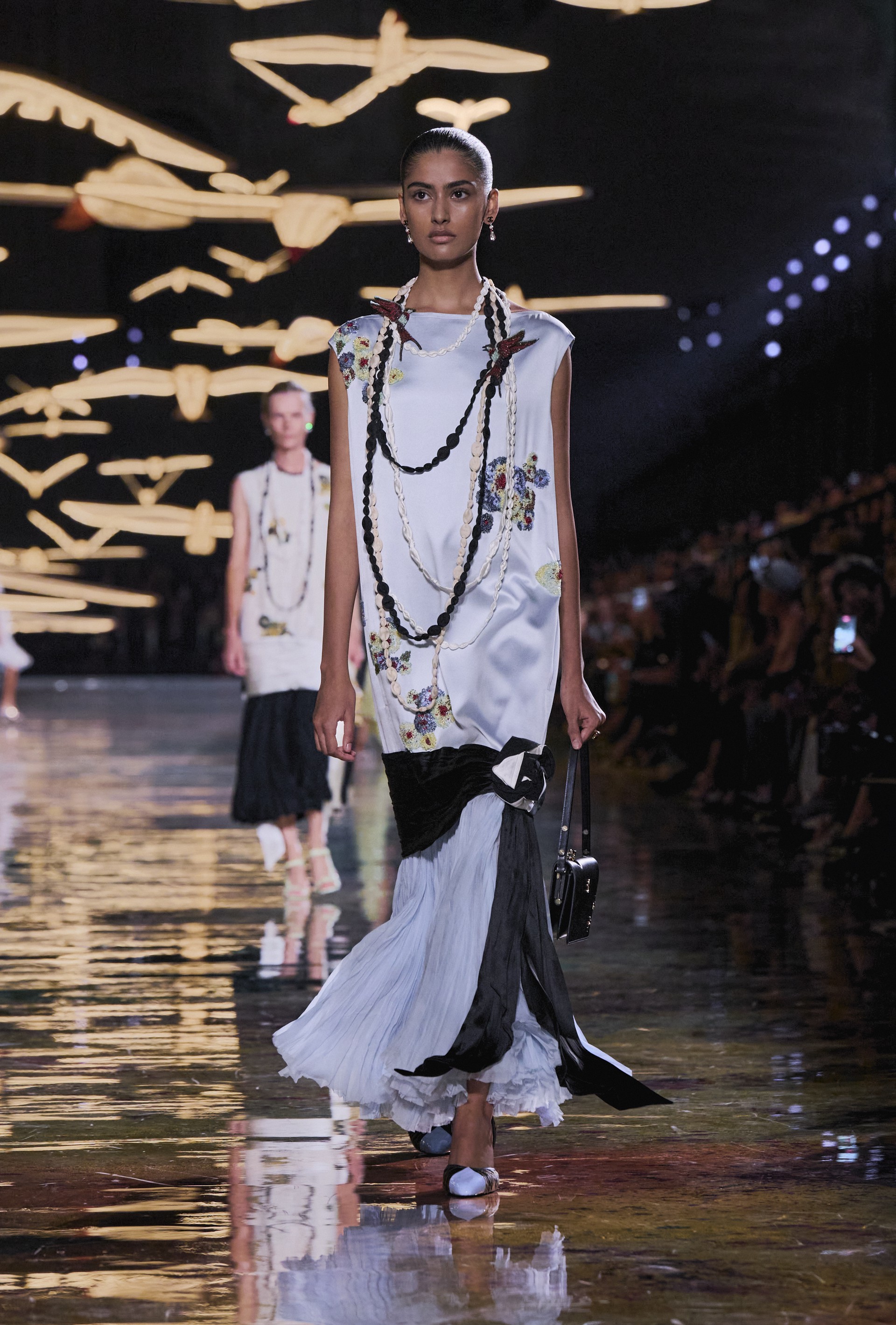 Hinh anh Blazy gọi quá trình này là “Chanel-ized”. 14