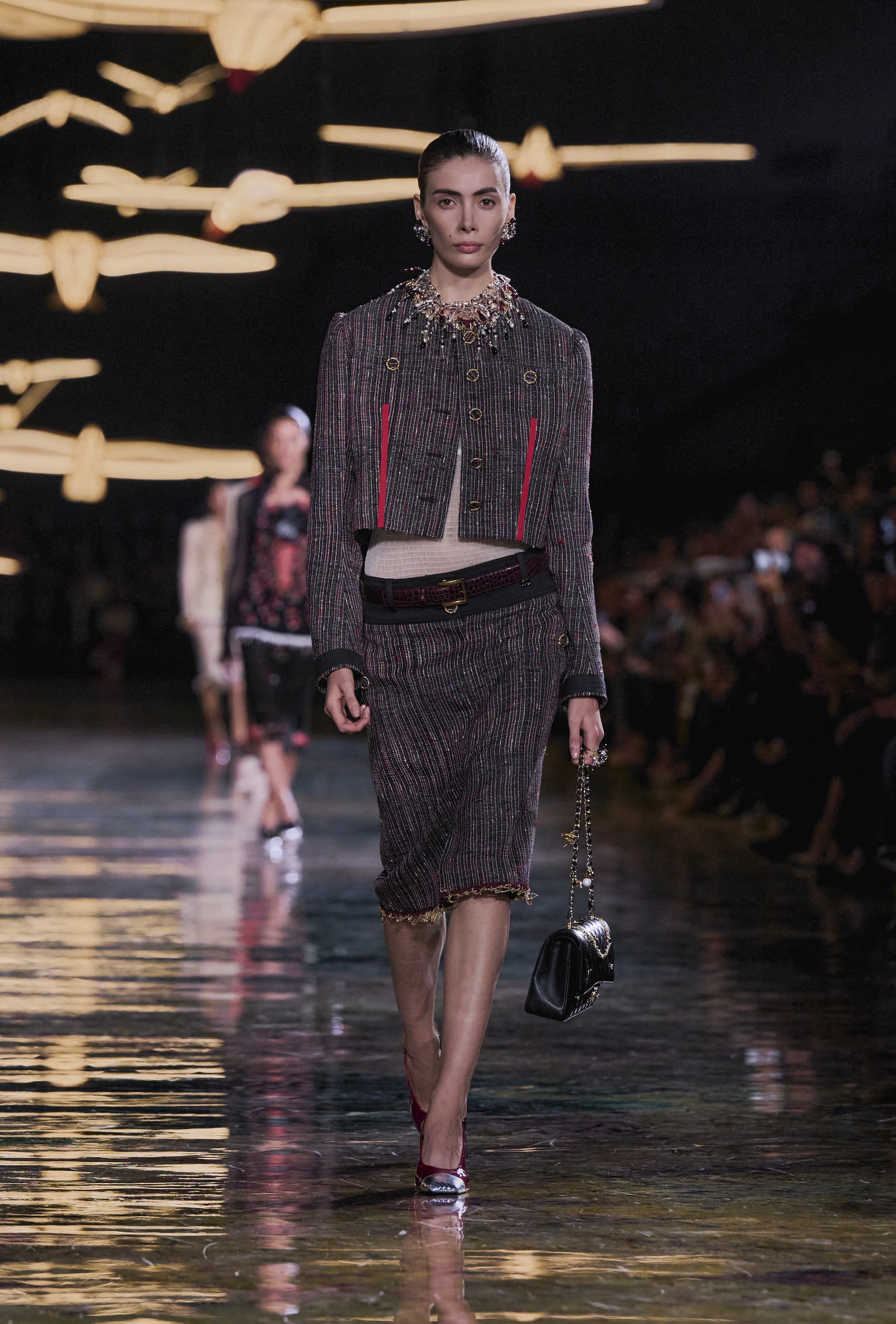 Hinh anh Blazy gọi quá trình này là “Chanel-ized”. 4