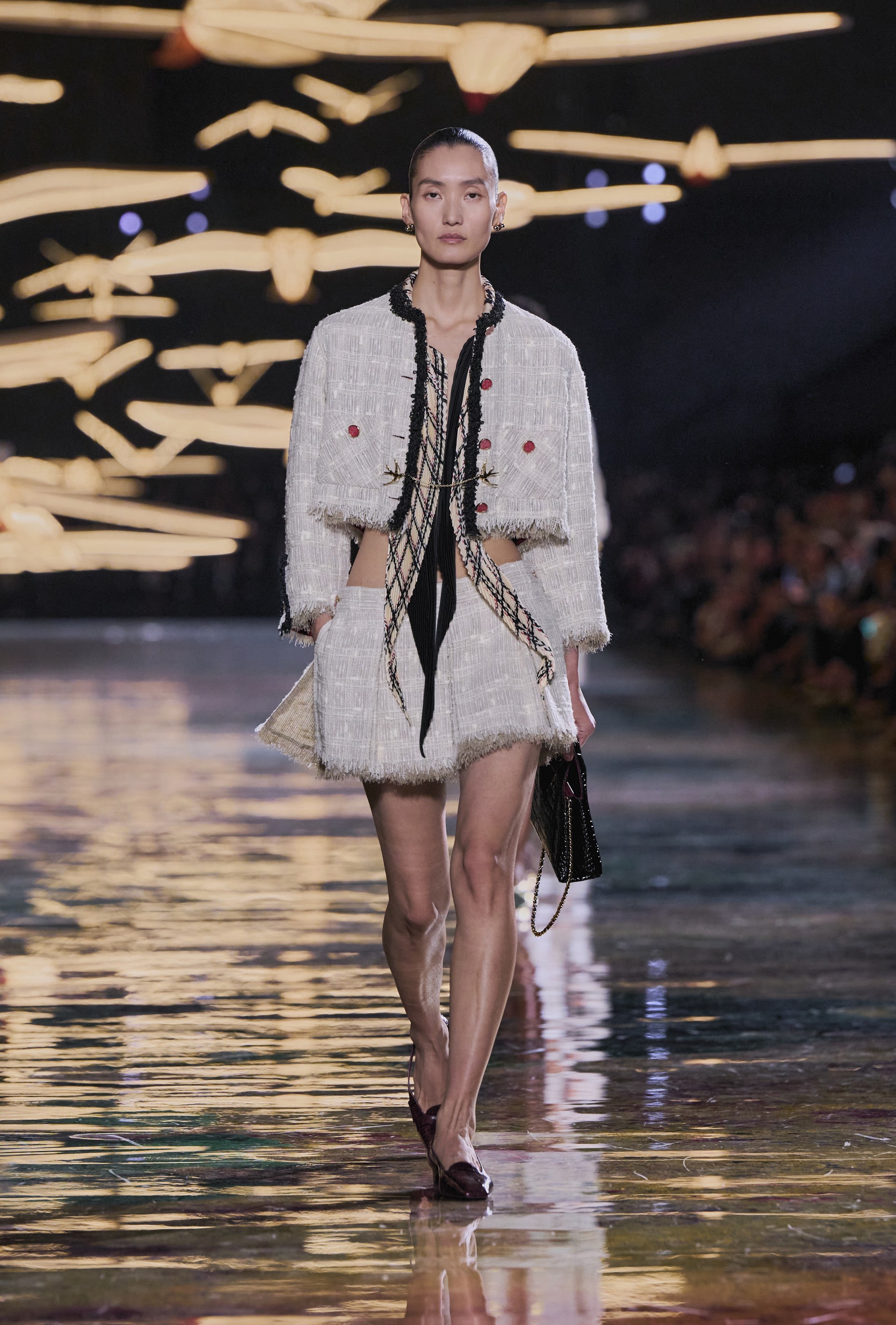 Hinh anh Blazy gọi quá trình này là “Chanel-ized”. 37