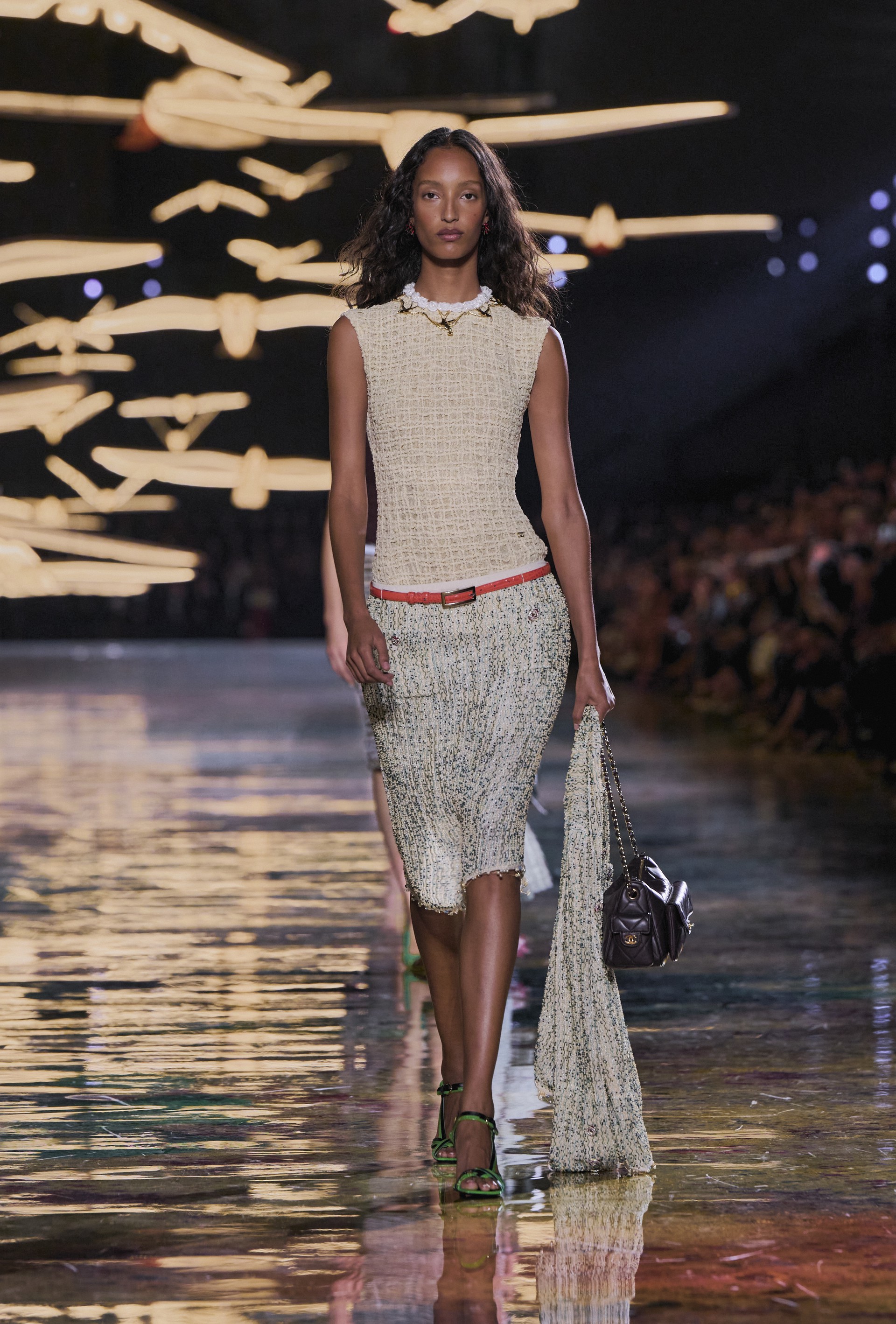 Hinh anh Blazy gọi quá trình này là “Chanel-ized”. 17