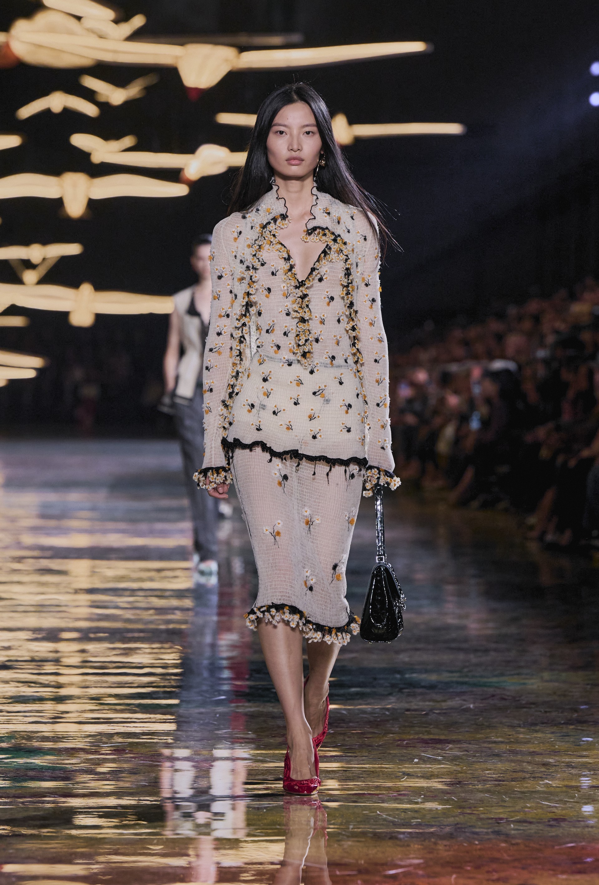 Hinh anh CHANEL Spring/Summer 2027: Di sản sống, ký ức vật chất và sự nhẹ tênh như cánh chim 10