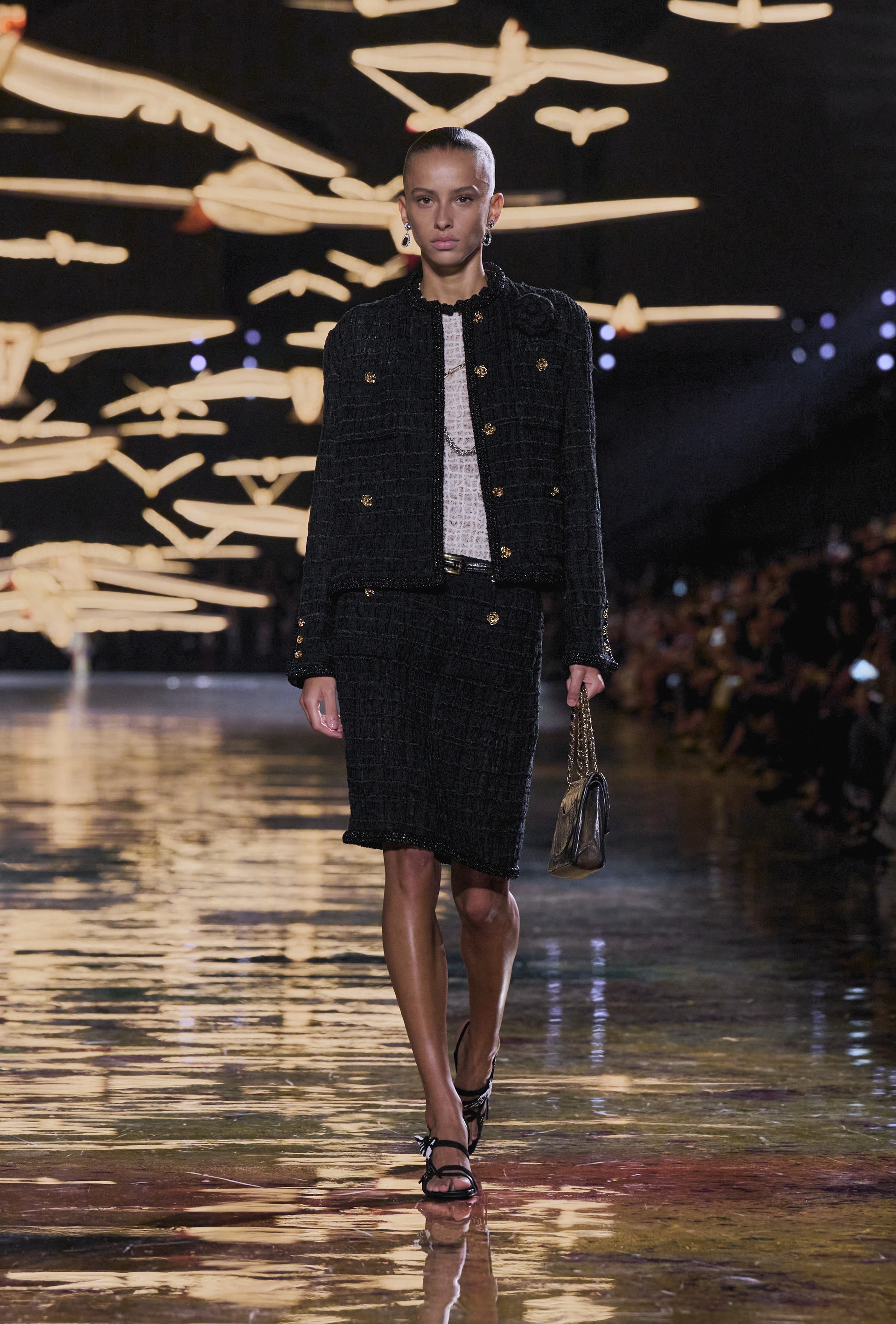 Hinh anh Blazy gọi quá trình này là “Chanel-ized”. 30