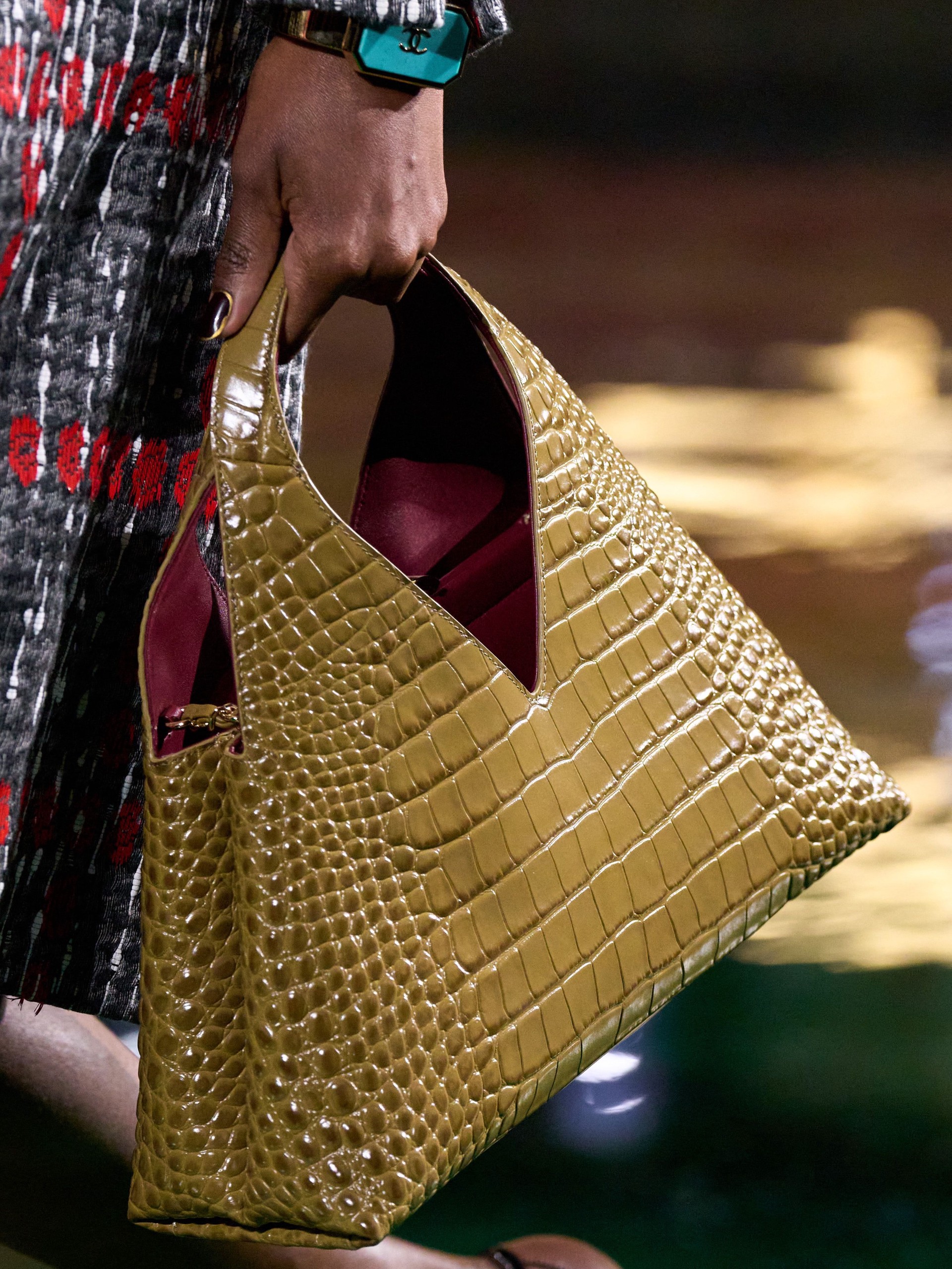 Hinh anh Theo dấu thời gian, tìm đến đôi cánh tự do trong phụ kiện CHANEL Xuân Hè 2027 4