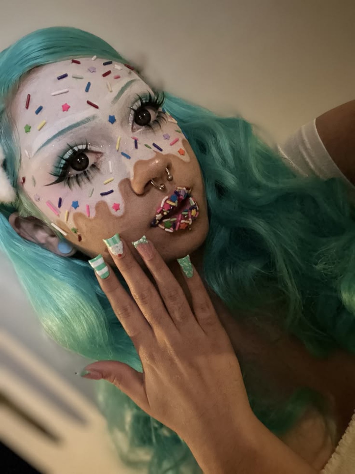Hinh anh Muôn sắc thái trang điểm cho mùa Halloween 13