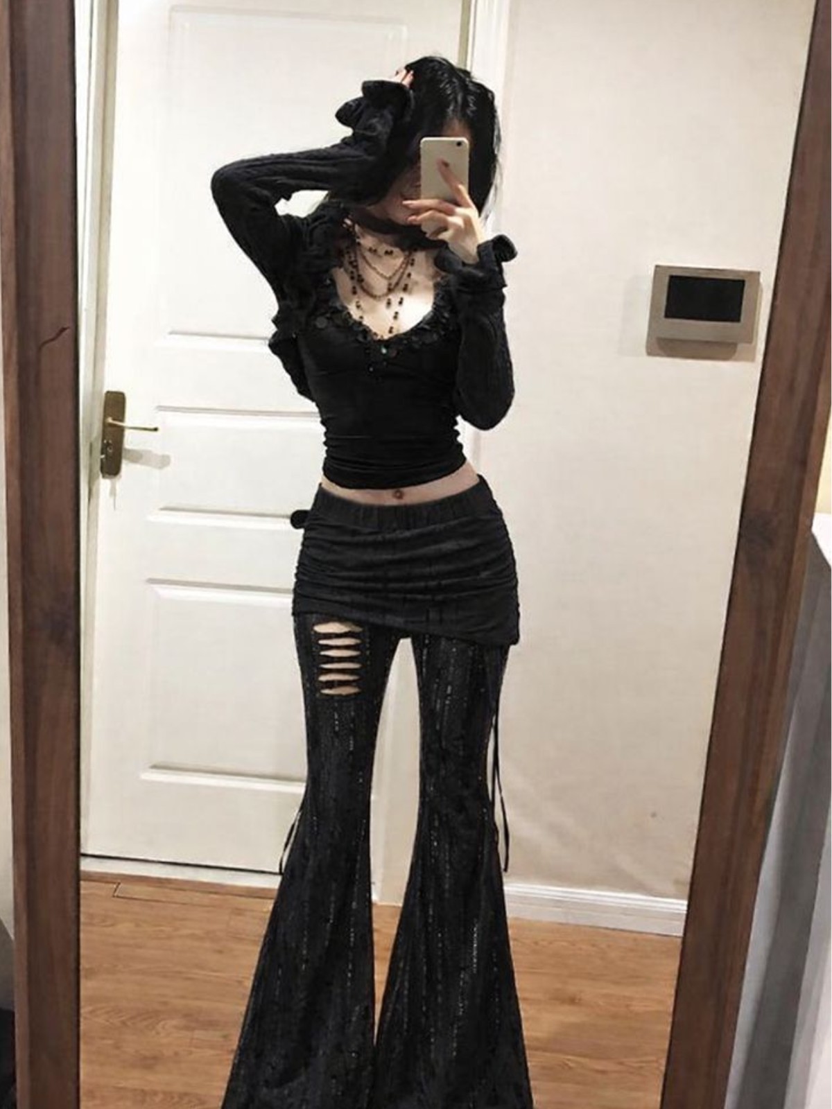 Hinh anh Chưa biết mặc gì cho Halloween? Thử ngay bốn công thức phối đồ bất bại từ tủ quần áo 2