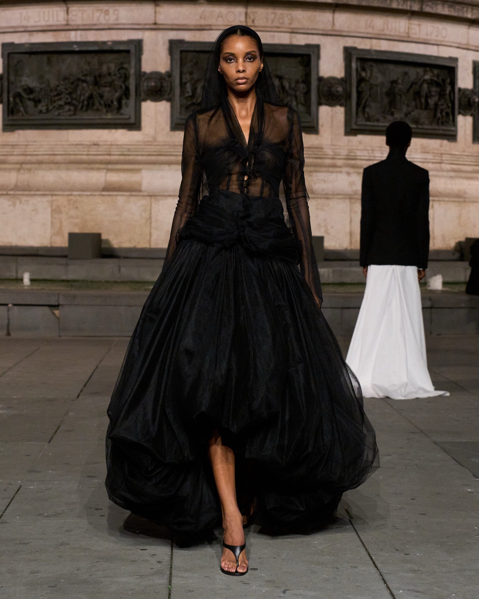 Hinh anh Những thế giới khác lạ tại Paris Fashion Week 11