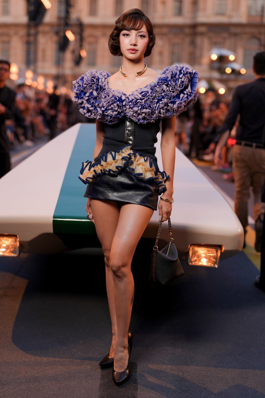 Hinh anh Louis Vuitton Spring/Summer 2027: Quá khứ, hiện tại và tương lai sóng bước trên đại lộ thời gian 1
