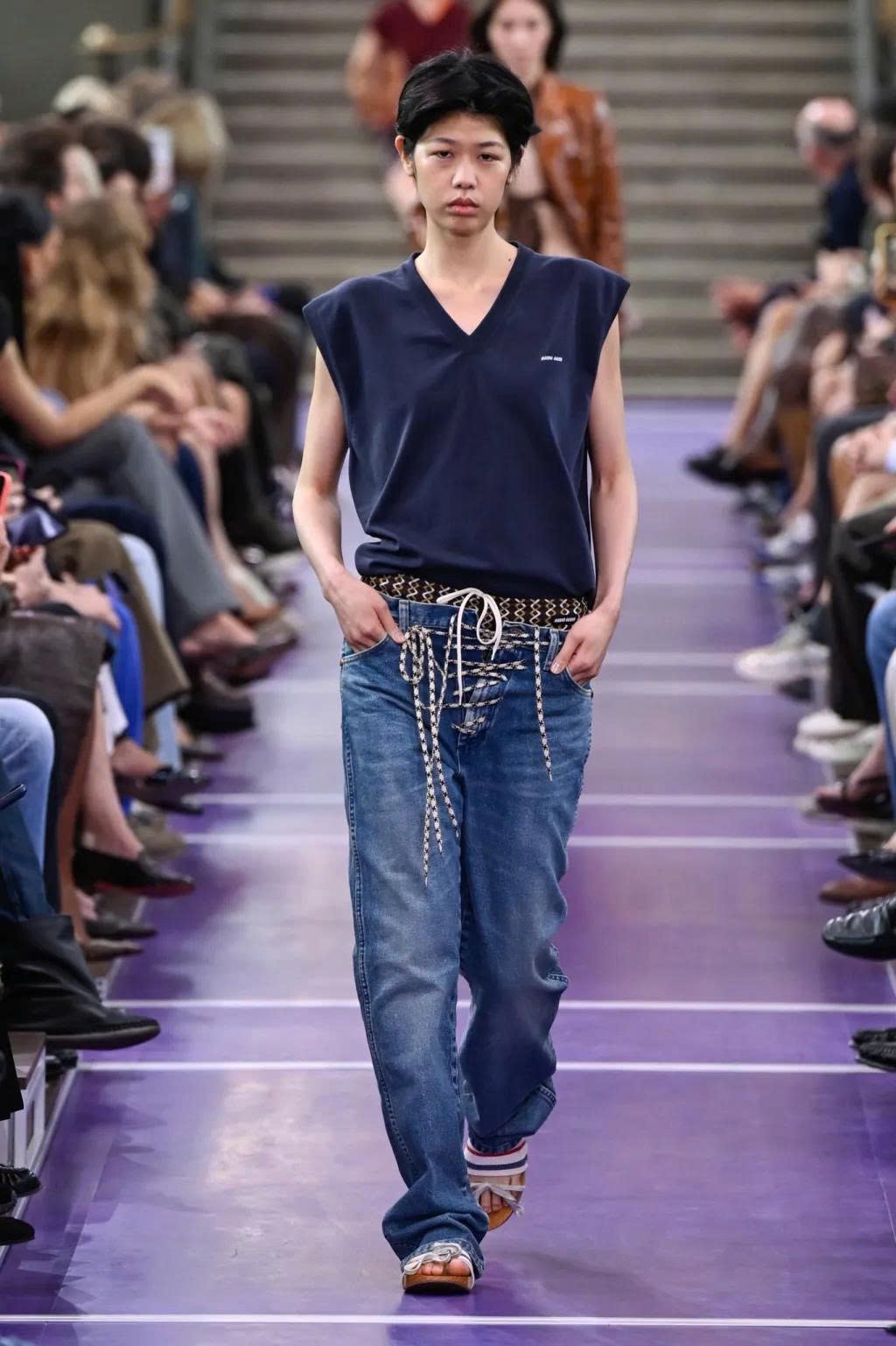 Hinh anh Miu Miu Spring/Summer 2027: Nghệ thuật làm mới những điều quen thuộc 24