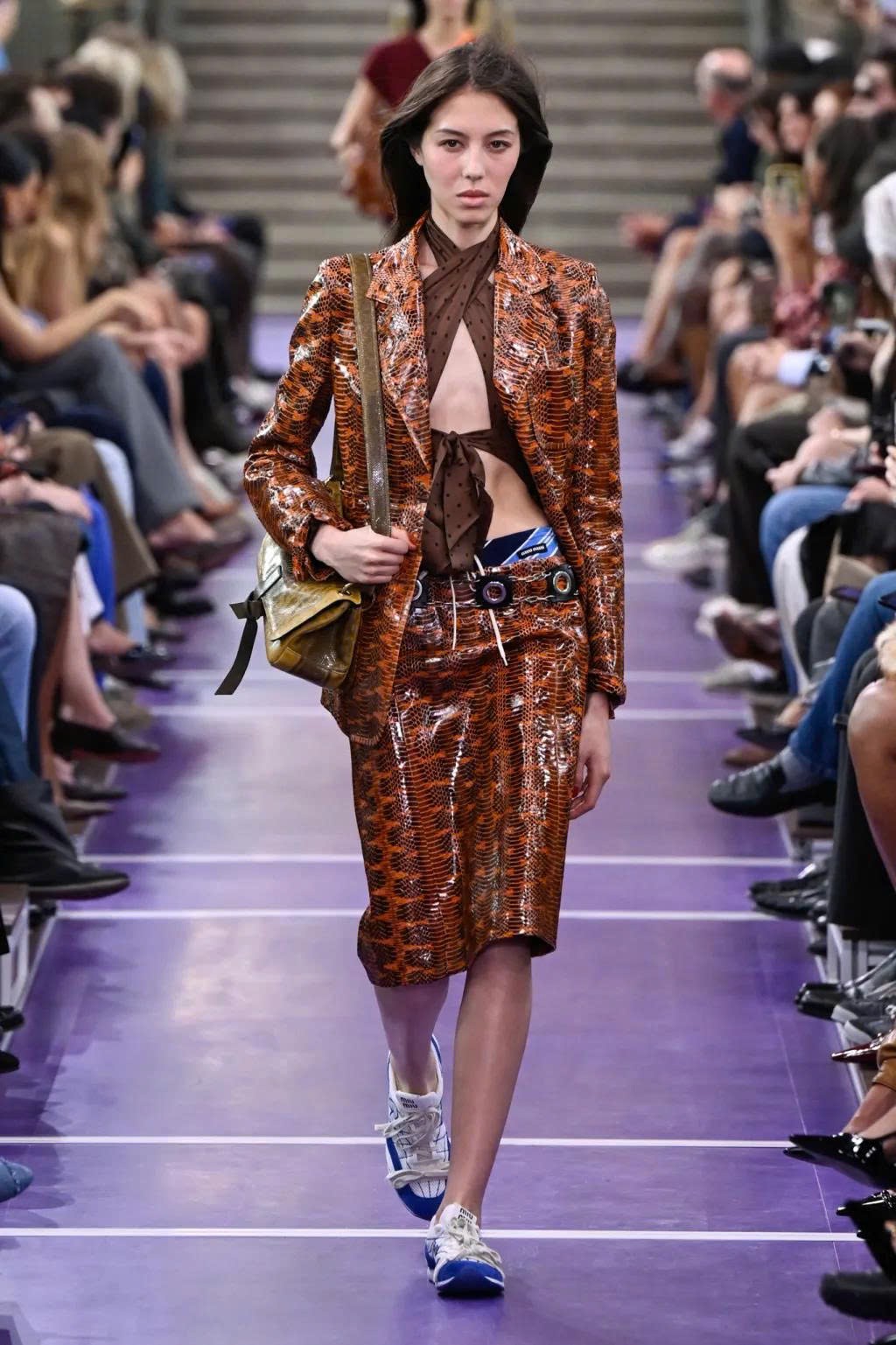 Hinh anh Miu Miu Spring/Summer 2027: Nghệ thuật làm mới những điều quen thuộc 34