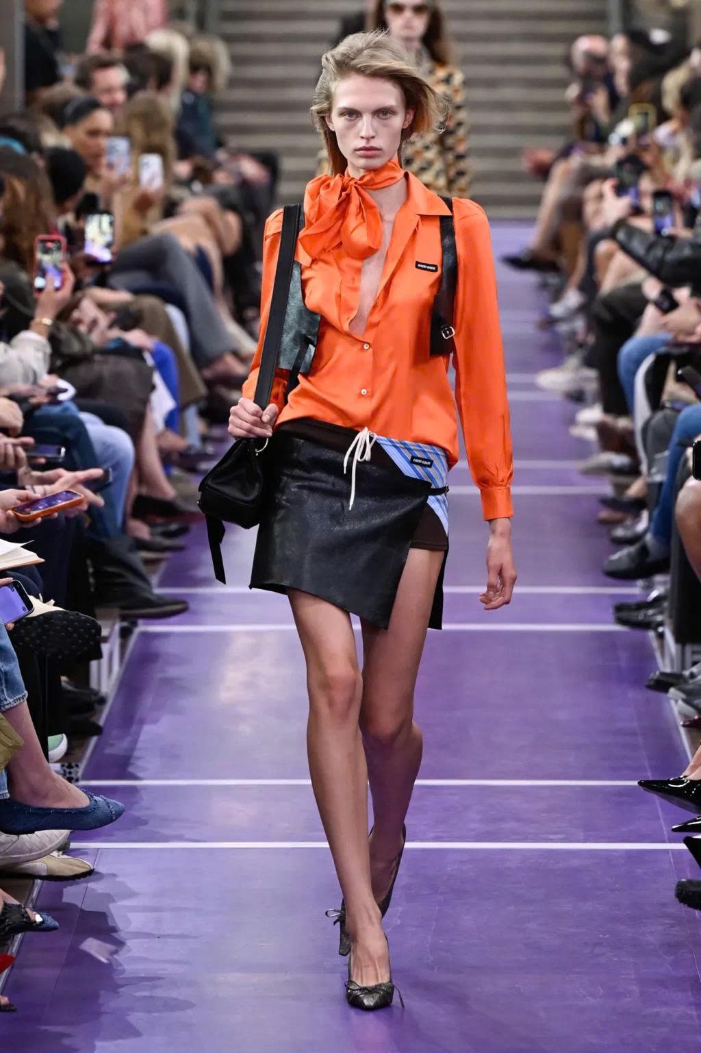 Hinh anh Miu Miu Spring/Summer 2027: Nghệ thuật làm mới những điều quen thuộc 26