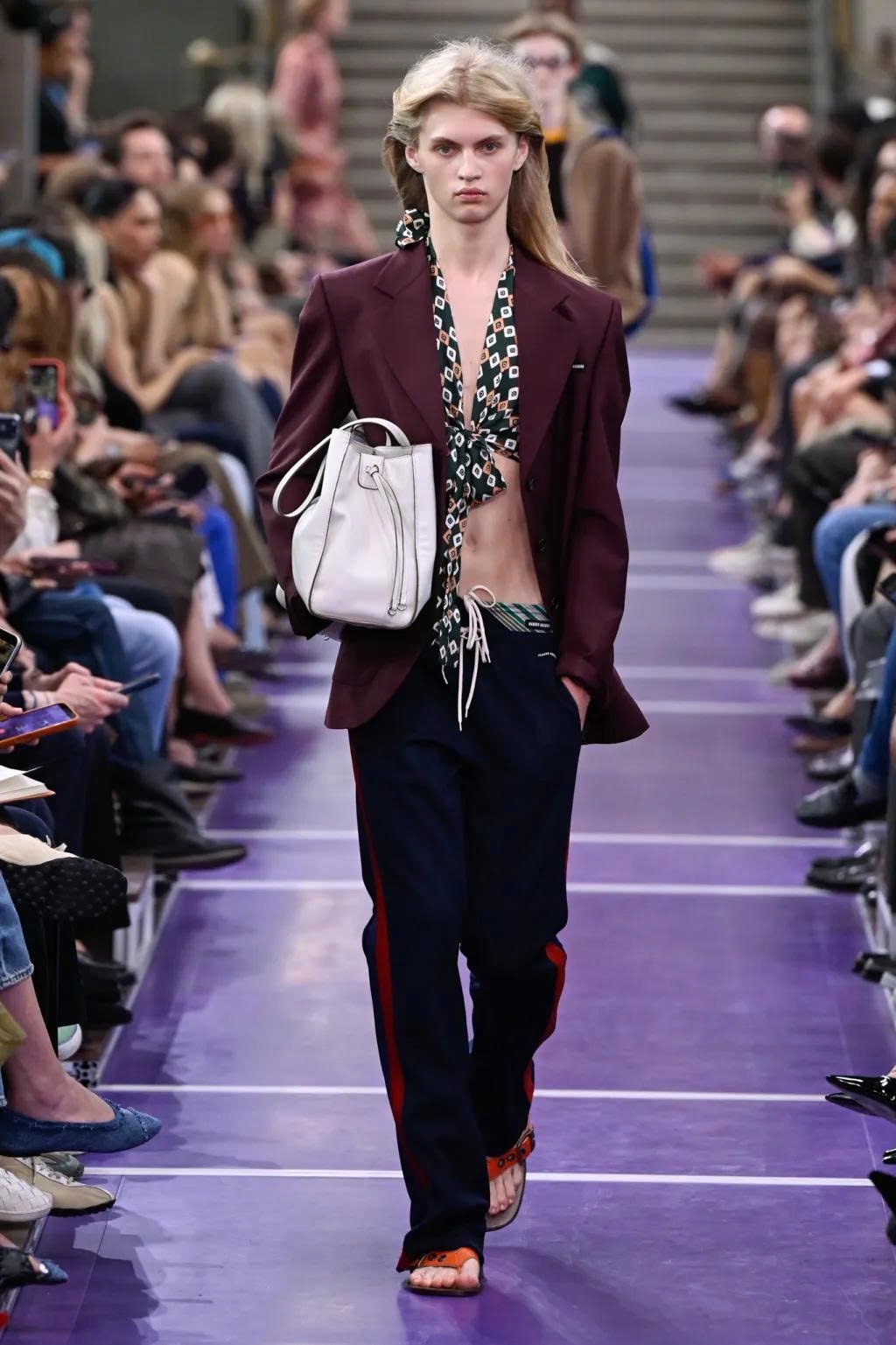 Hinh anh Miu Miu Spring/Summer 2027: Nghệ thuật làm mới những điều quen thuộc 20