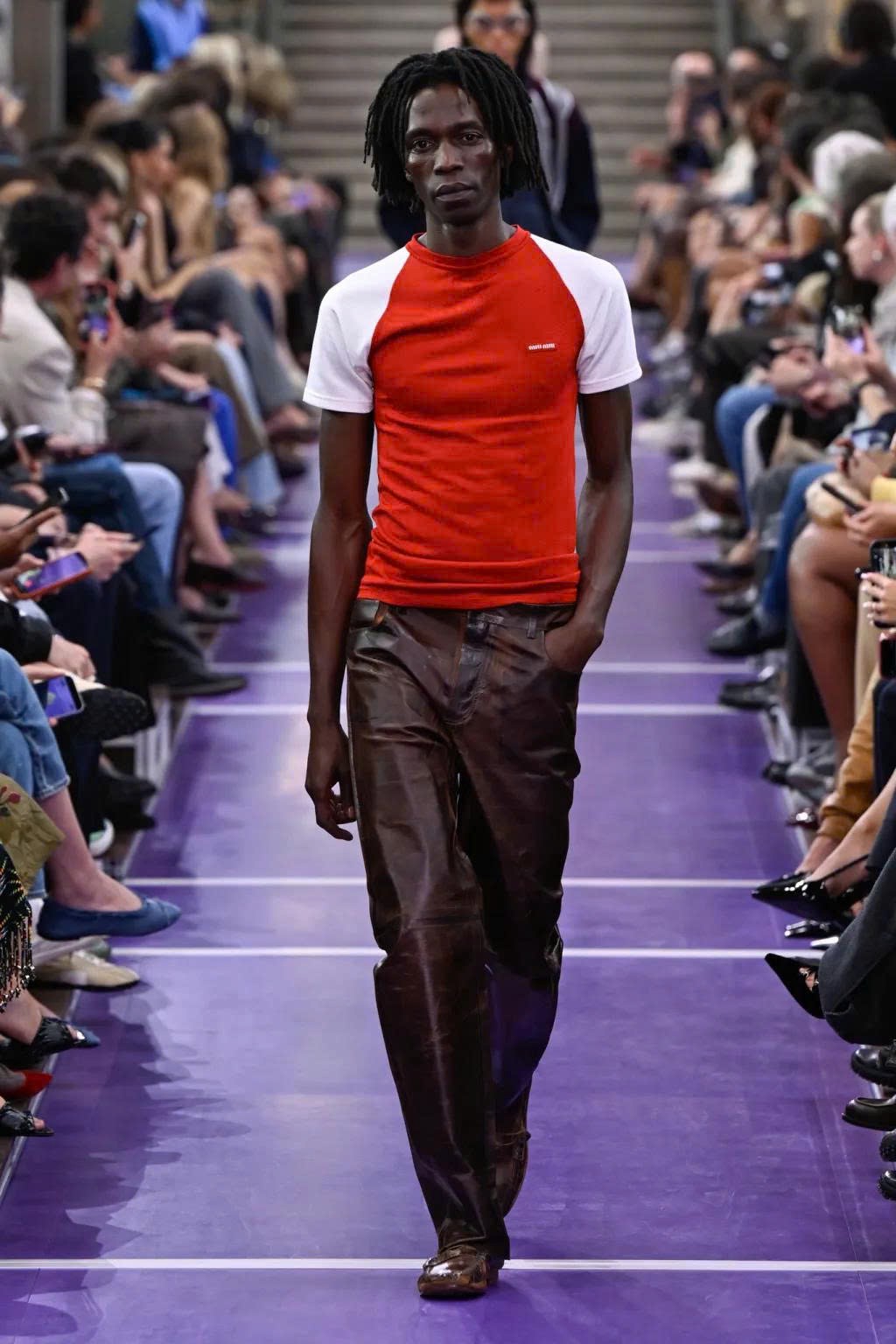 Hinh anh Miu Miu Spring/Summer 2027: Nghệ thuật làm mới những điều quen thuộc 42