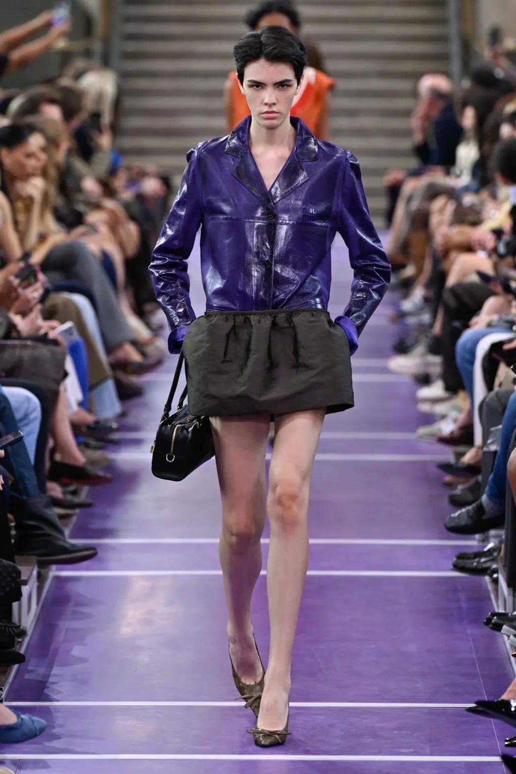 Hinh anh Miu Miu Spring/Summer 2027: Nghệ thuật làm mới những điều quen thuộc 40
