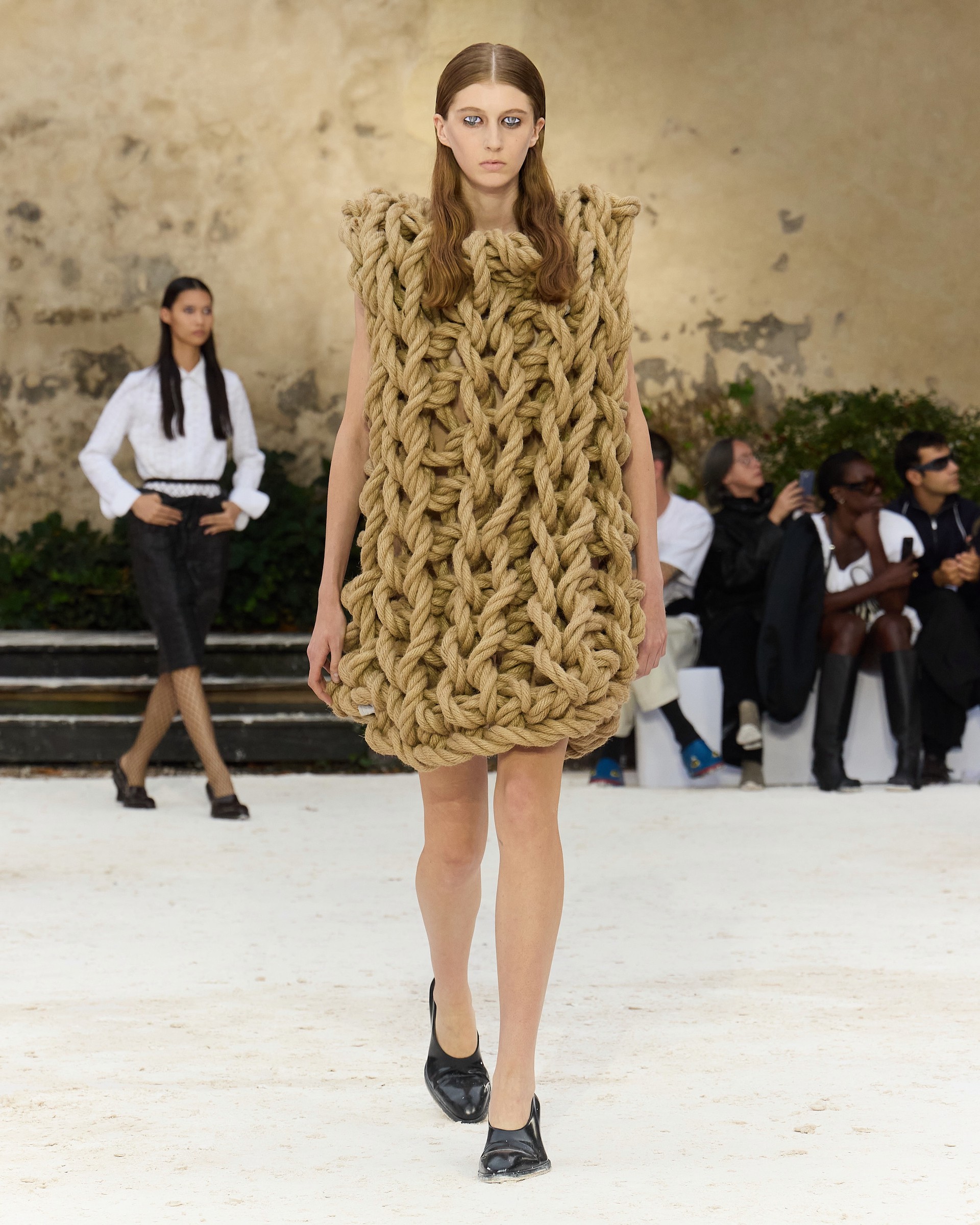 Hinh anh Những thế giới khác lạ tại Paris Fashion Week 28