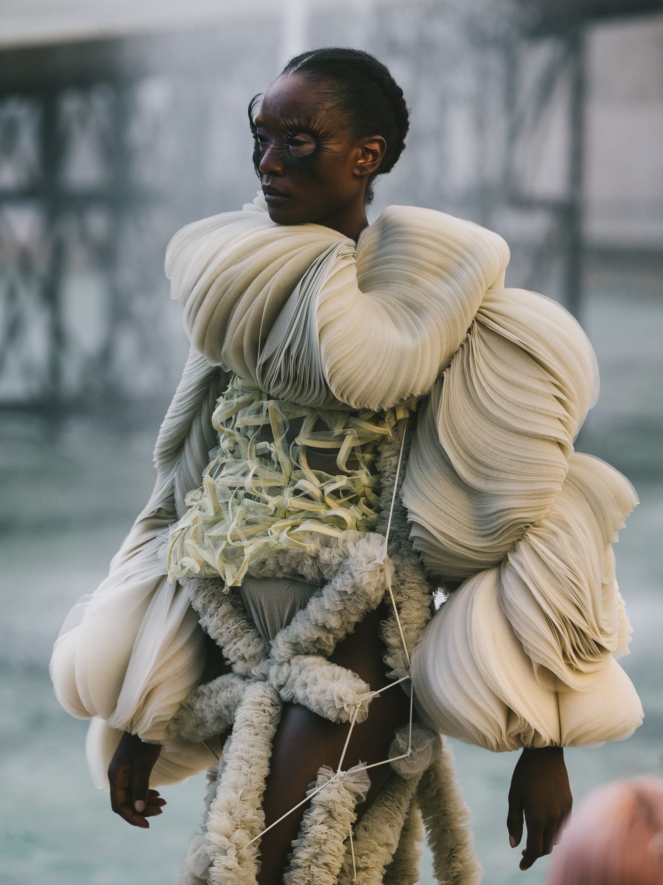 Hinh anh Những thế giới khác lạ tại Paris Fashion Week 2