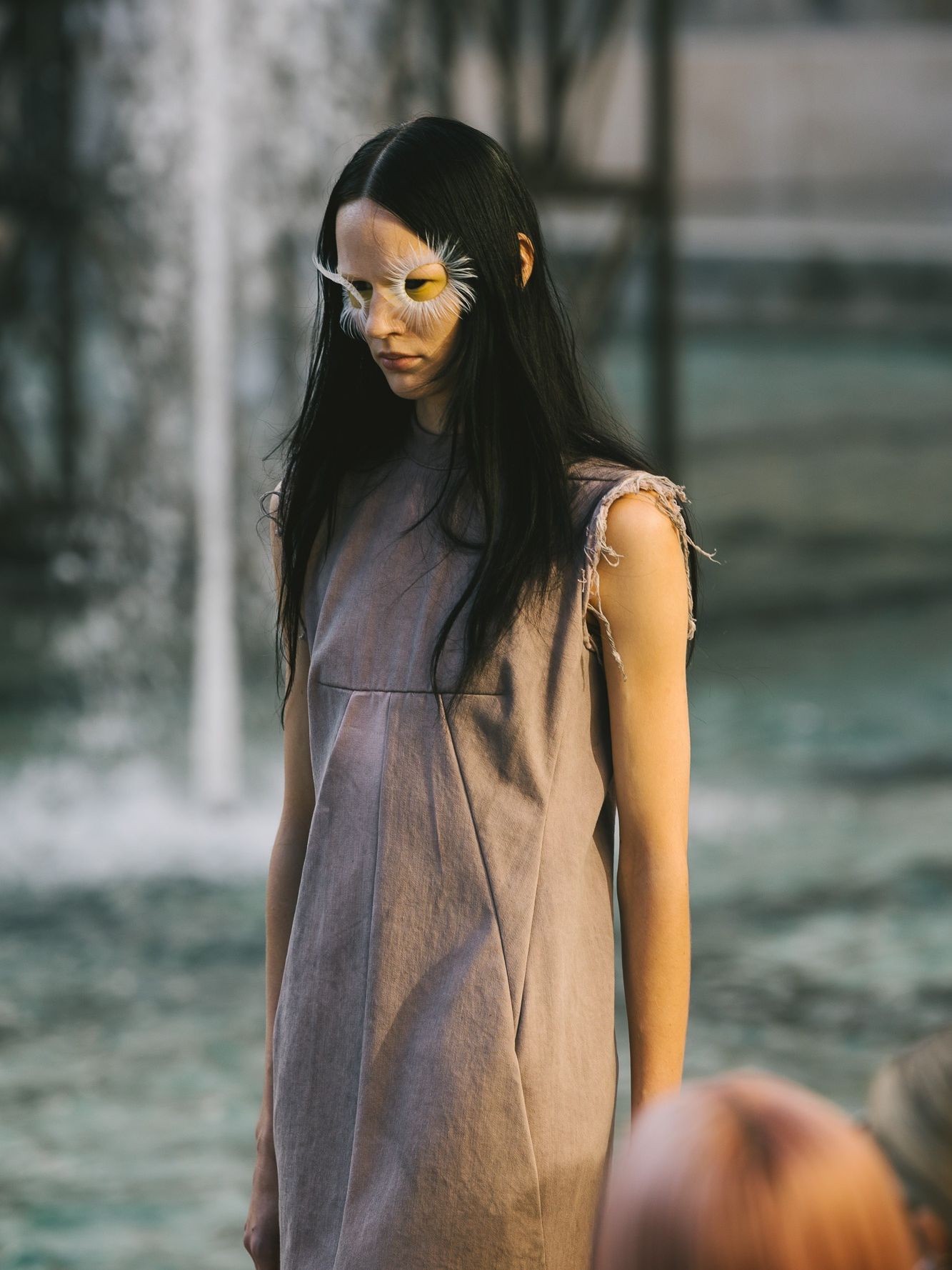 Hinh anh Những thế giới khác lạ tại Paris Fashion Week 1