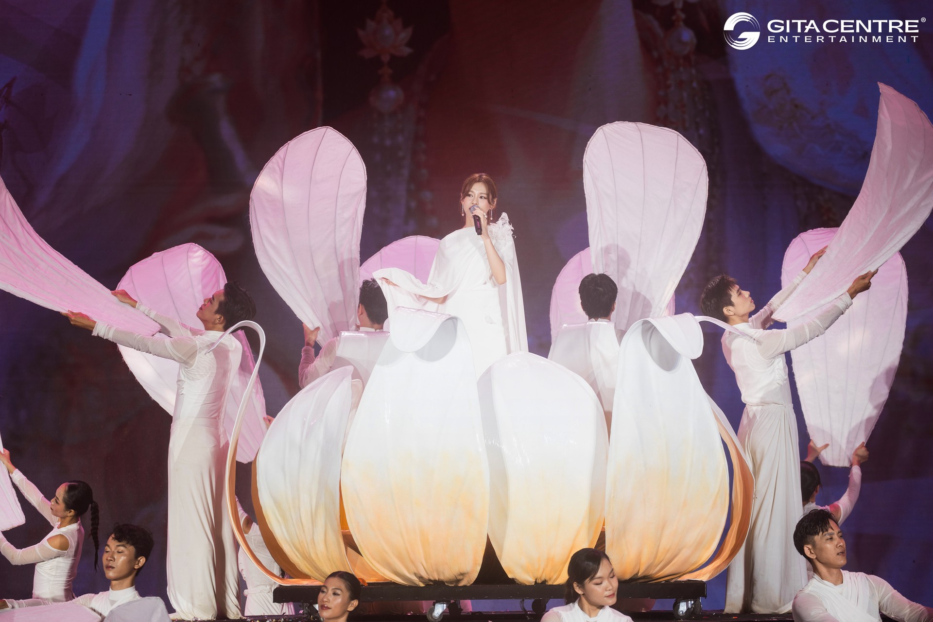 Hinh anh SYMPHONY IN MOONLIGHT: Cuộc hội ngộ dưới trăng của 9 giọng ca hàng đầu Việt Nam 3