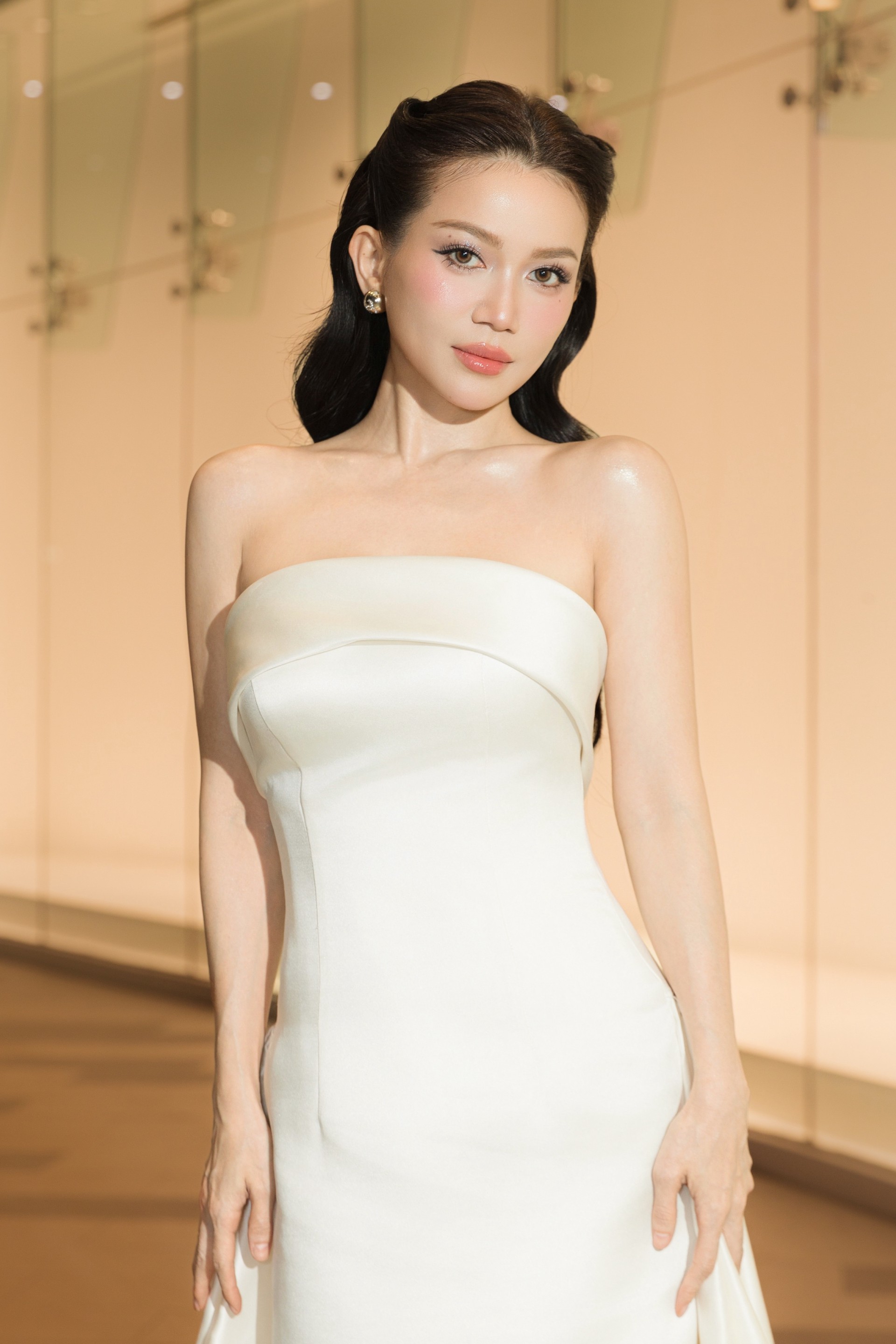 Hinh anh [Woman in Beauty] Ca sĩ, diễn viên Sĩ Thanh: Muôn dáng vẻ trong một phiên bản 3