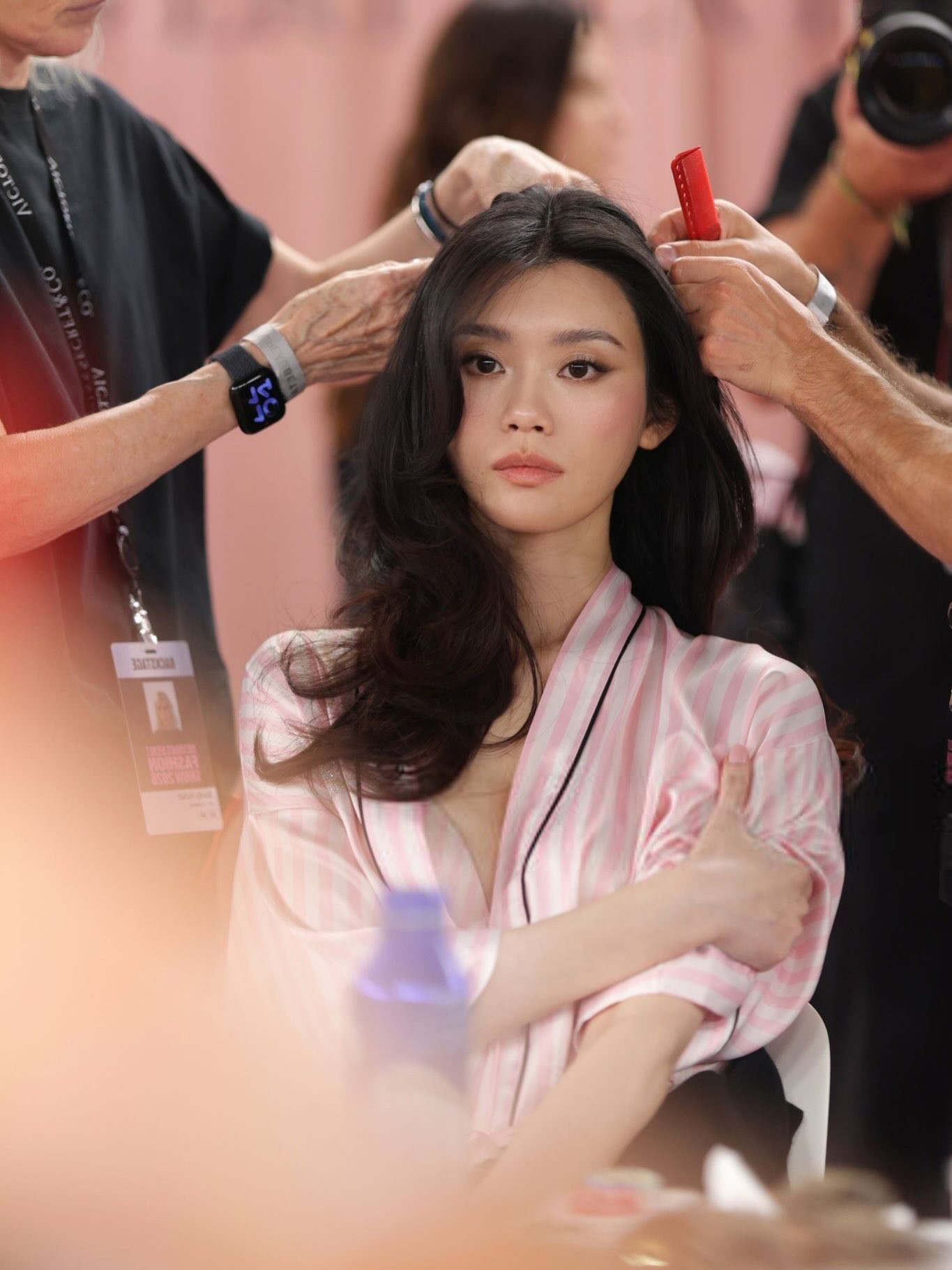 Hinh anh Bombshell hair: Mái tóc làm nên huyền thoại Victoria's Secret 23