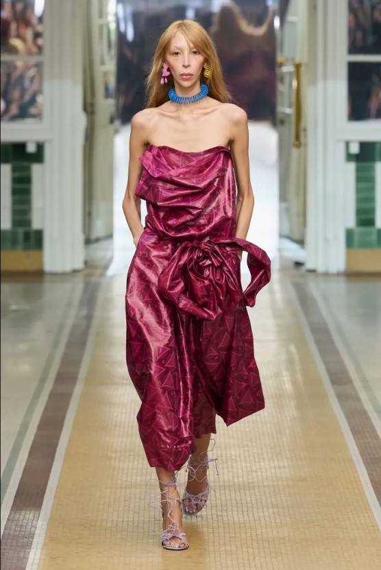 Hinh anh Vivienne Westwood Spring 2027: “Đây là mùa hè” 42