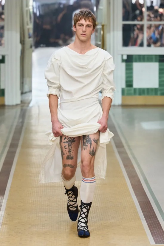 Hinh anh Vivienne Westwood Spring 2027: “Đây là mùa hè” 46