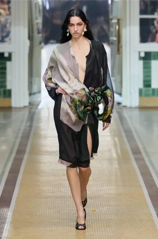 Hinh anh Vivienne Westwood Spring 2027: “Đây là mùa hè” 40