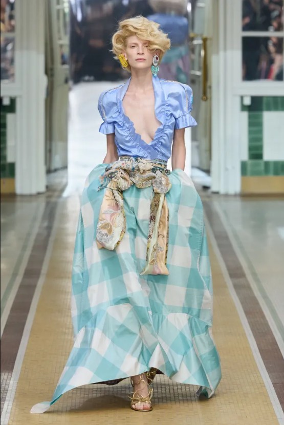 Hinh anh Vivienne Westwood Spring 2027: “Đây là mùa hè” 38