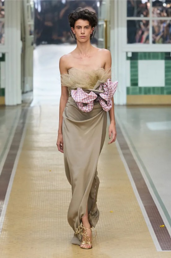 Hinh anh Vivienne Westwood Spring 2027: “Đây là mùa hè” 36