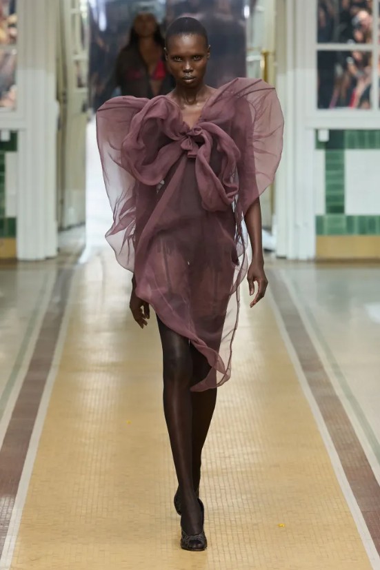Hinh anh Vivienne Westwood Spring 2027: “Đây là mùa hè” 34
