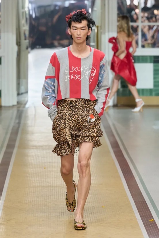Hinh anh Vivienne Westwood Spring 2027: “Đây là mùa hè” 9