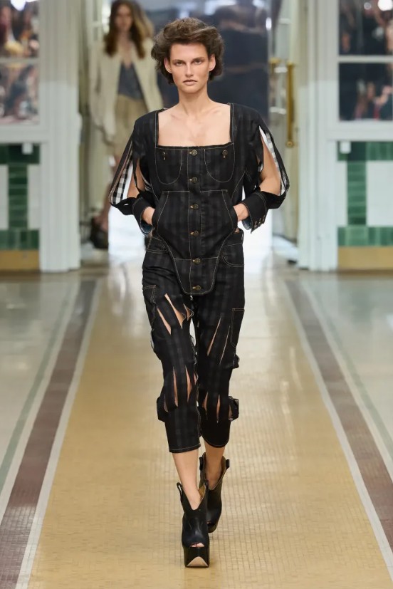 Hinh anh Vivienne Westwood Spring 2027: “Đây là mùa hè” 25