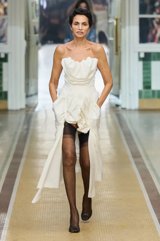 Hinh anh Vivienne Westwood Spring 2027: “Đây là mùa hè” 30