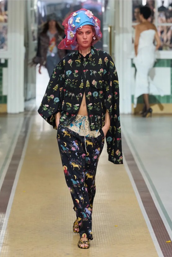 Hinh anh Vivienne Westwood Spring 2027: “Đây là mùa hè” 1