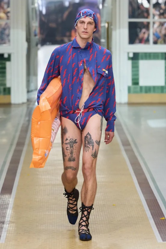 Hinh anh Vivienne Westwood Spring 2027: “Đây là mùa hè” 5