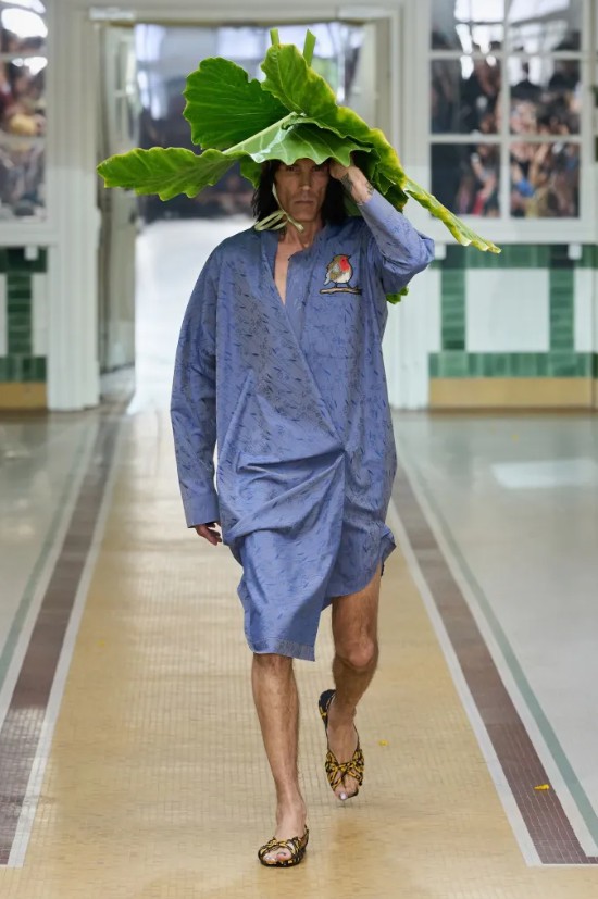 Hinh anh Vivienne Westwood Spring 2027: “Đây là mùa hè” 21