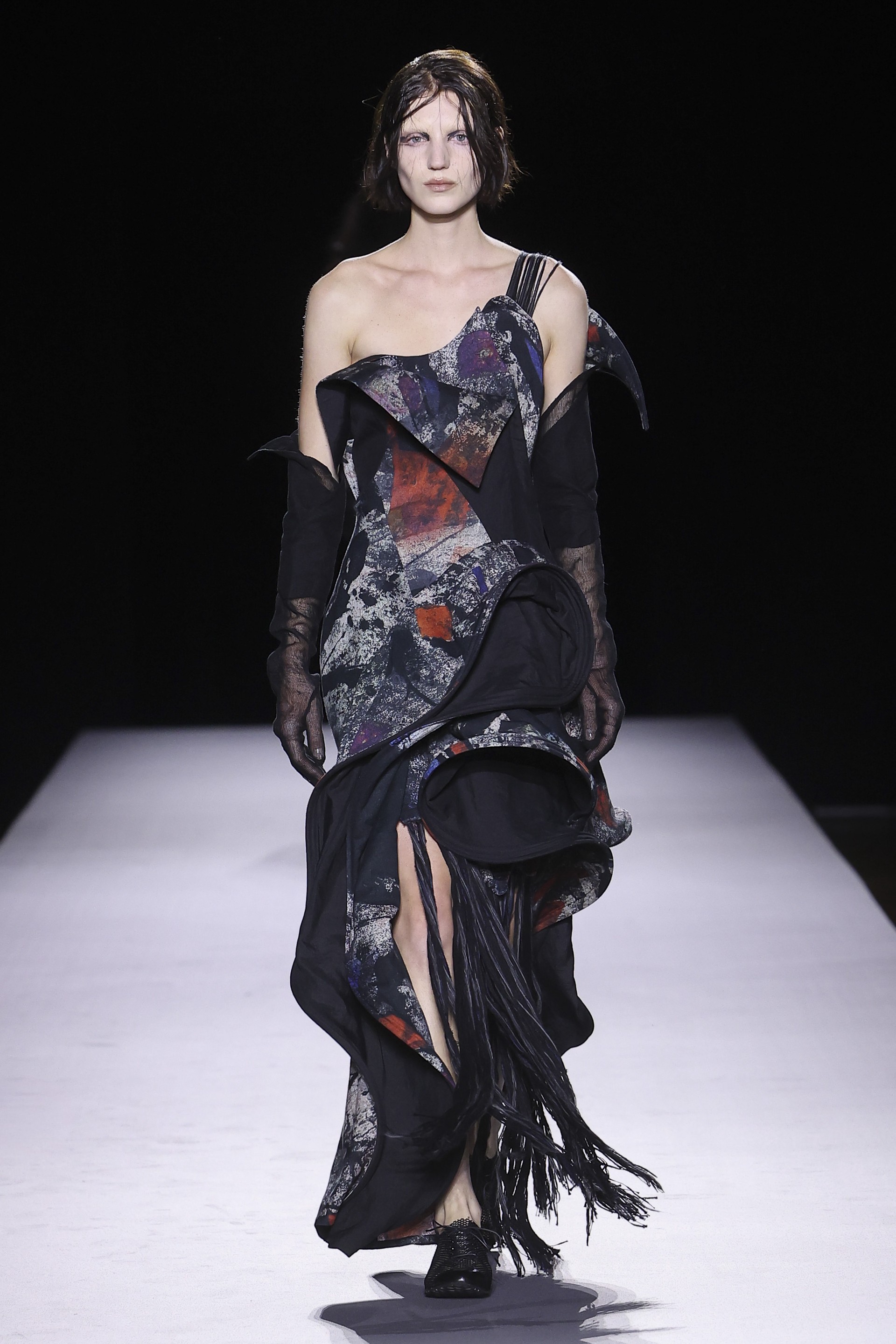 Hinh anh Yohji Yamamoto Xuân Hè 2027: Về với vải và sợi nơi áo quần khởi sinh 15