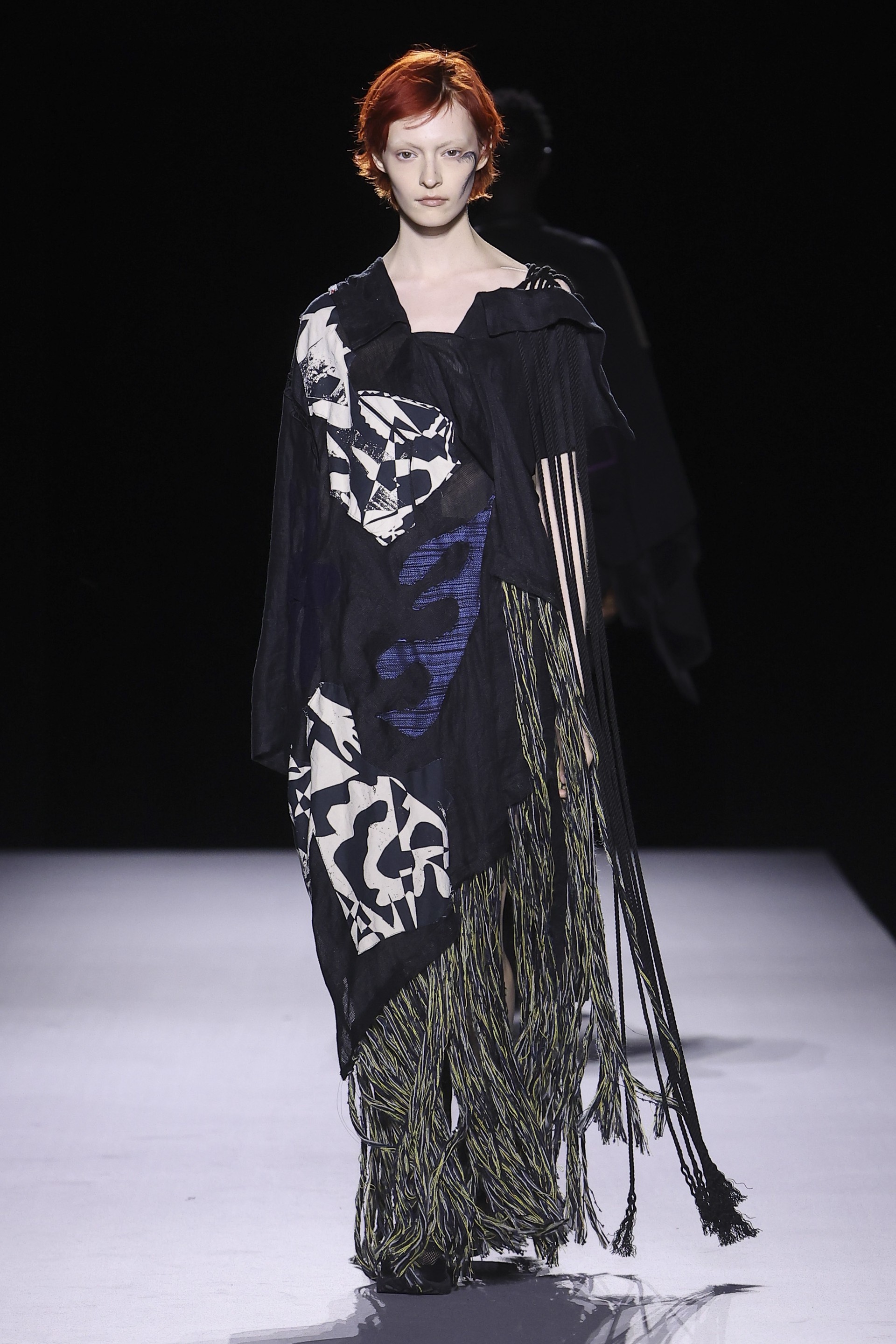 Hinh anh Yohji Yamamoto Xuân Hè 2027: Về với vải và sợi nơi áo quần khởi sinh 19