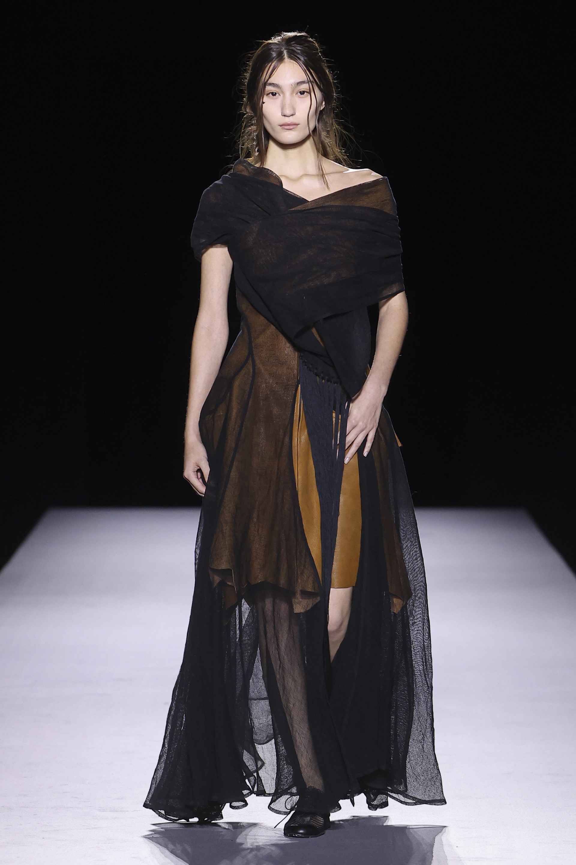 Hinh anh Yohji Yamamoto Xuân Hè 2027: Về với vải và sợi nơi áo quần khởi sinh 27