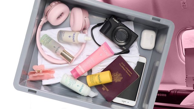 Bí quyết 'dưỡng nhan' cho phái đẹp trong những chuyến bay