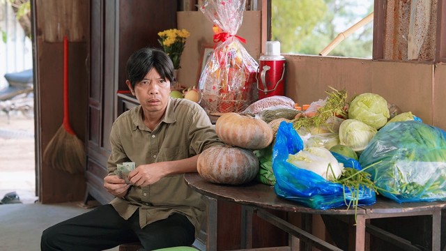 Diễn viên ‘Cuộc chiến hạ lưu’ bứt phá cảm xúc trong loạt cảnh quay dưới mưa