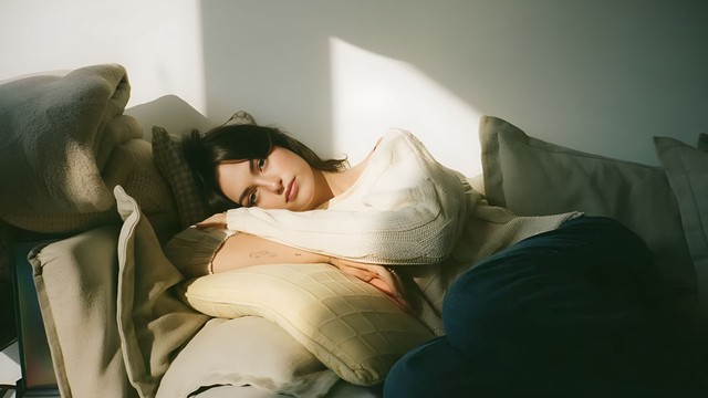 'Chữa lành' hay cách để trốn chạy cảm xúc