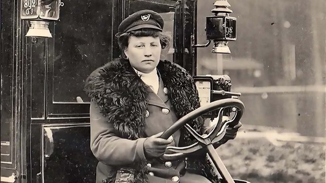 Người phụ nữ đã 'lái' Paris sang một kỷ nguyên khác