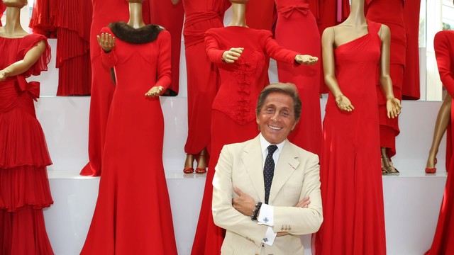 Valentino Red: Vì sao nhà thiết kế có thể “sở hữu” một màu sắc?