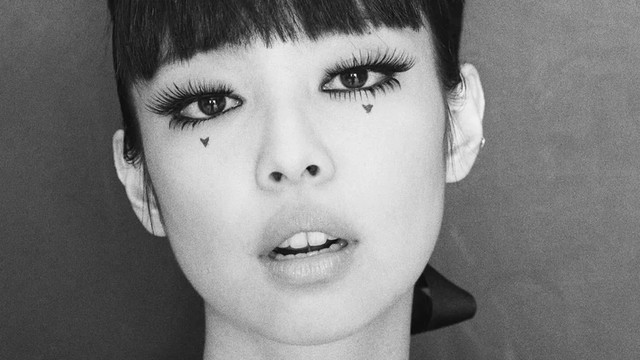 Liệu Jennie có thành công khởi xướng xu hướng mới với Y2K Dark Makeup?