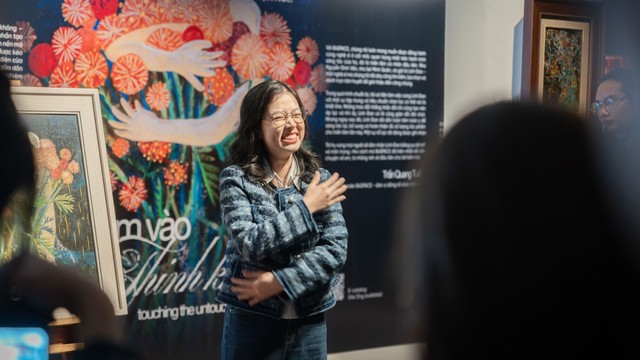 ‘Chạm vào Thinh không’: Thế giới sơn mài của nữ họa sĩ khiếm thính Dương Linh Đan