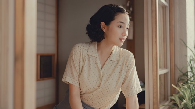 “Cảnh đồi mờ xám”: Dòng sông hoài niệm lững lờ trôi yên