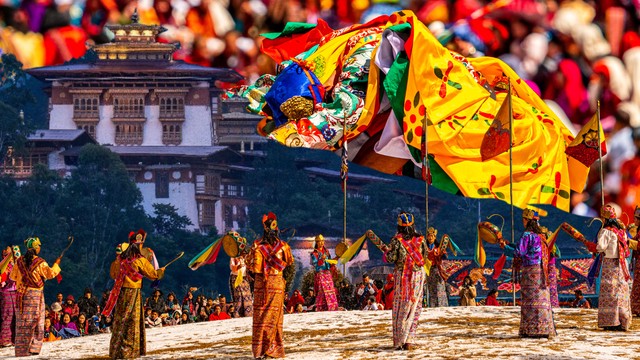 Hành trình chạm vào linh hồn Bhutan qua 11 lễ hội đặc sắc nửa cuối năm 2026